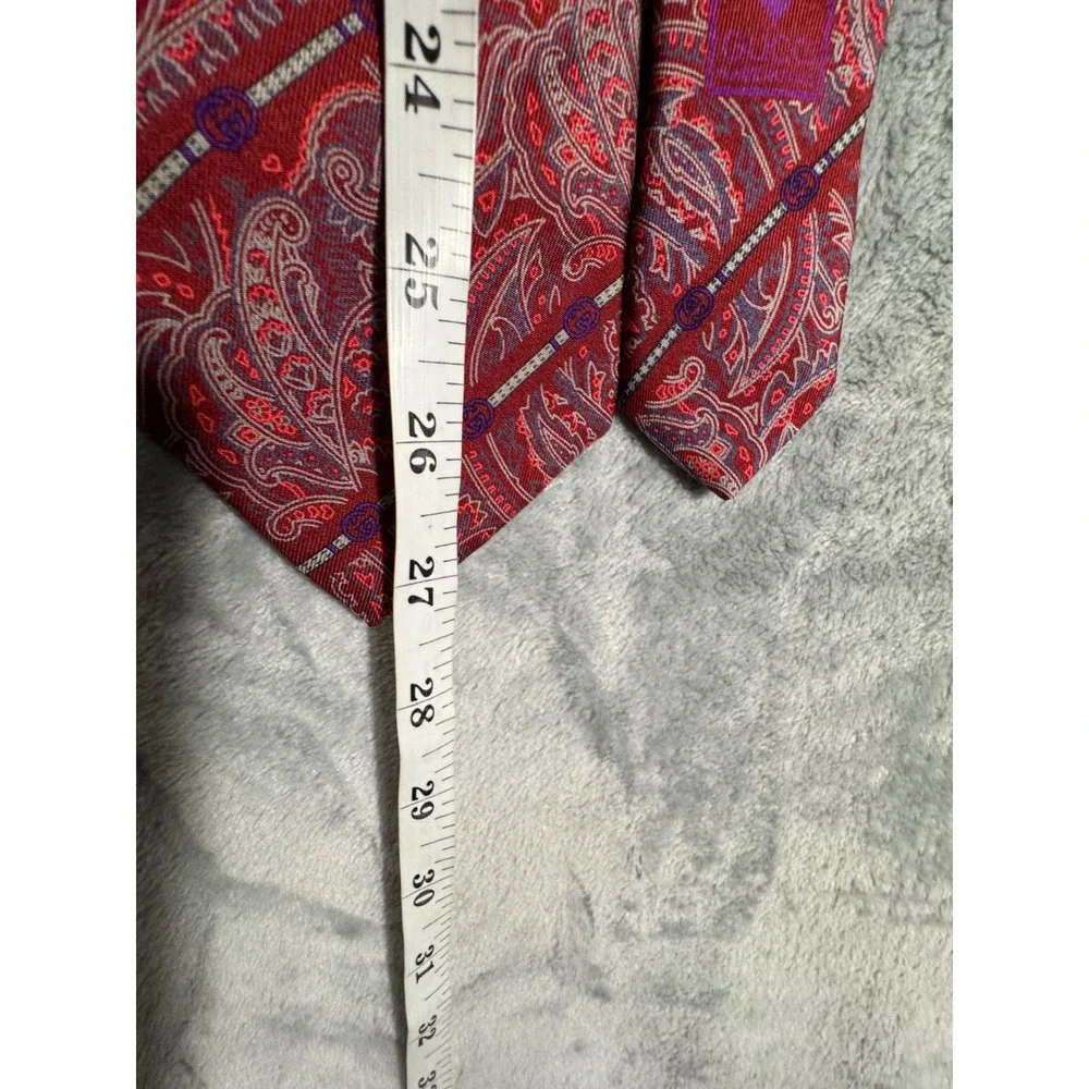 Gucci Accessory Collection Red Paisley 100% Silk‎ Tie Made in Italy Vintage Mens